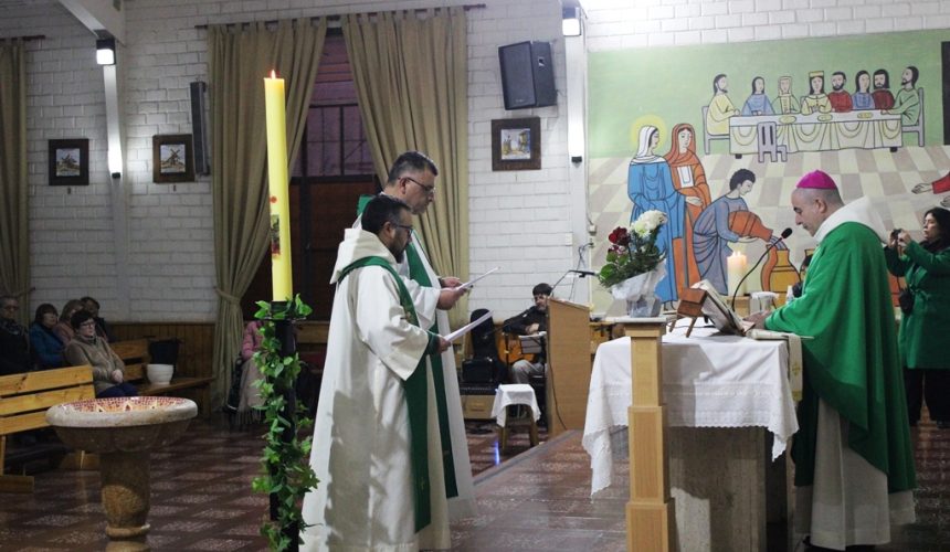 Comunidades parroquiales reciben a sus nuevos párrocos Comunidades parroquiales reciben a sus nuevos párrocos